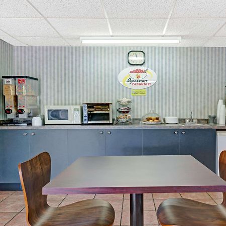 Super 8 By Wyndham Niagara Falls North Exterior foto